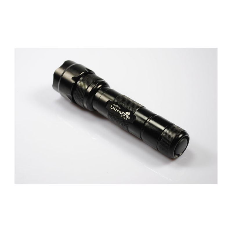 ULTRAFIRE WF-502B U2 lampe de poche LED 1300 lumens éclairage puissant activités de plein air portable noire