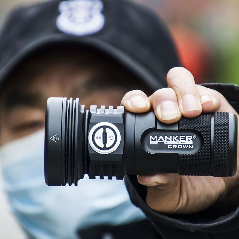 Lampe torche Manker CROWN 5000 lumens zoomable faisceau réglable idéale randonnée lampe de poche à zoom numérique