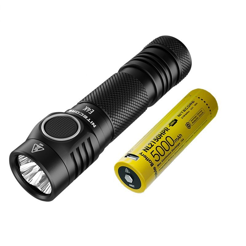 Lampe de Poche Nitecore E4K 4400 Lumens Haute Luminosité Compacte et Durable pour Éclairage Extérieur IP68
