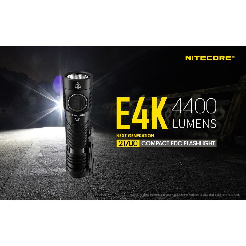 Lampe de Poche Nitecore E4K 4400 Lumens Haute Luminosité Compacte et Durable pour Éclairage Extérieur IP68