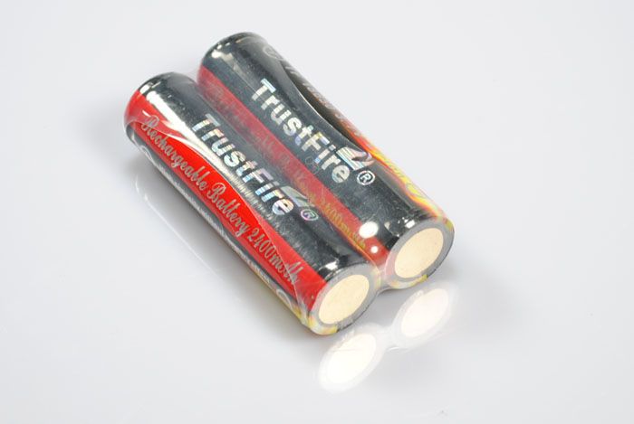 Batteries rechargeables Trustfire 18650 Li-ion haute capacité 2400mAh avec carte de protection PCB sans effet mémoire