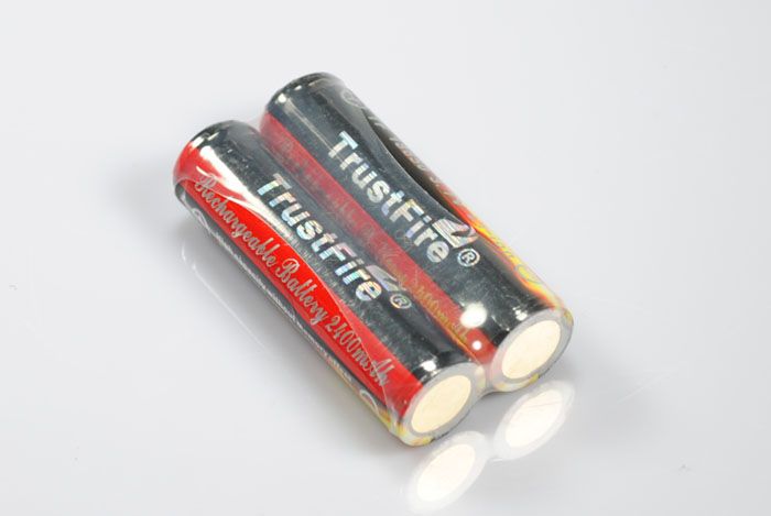 Batteries rechargeables Trustfire 18650 Li-ion haute capacité 2400mAh avec carte de protection PCB sans effet mémoire