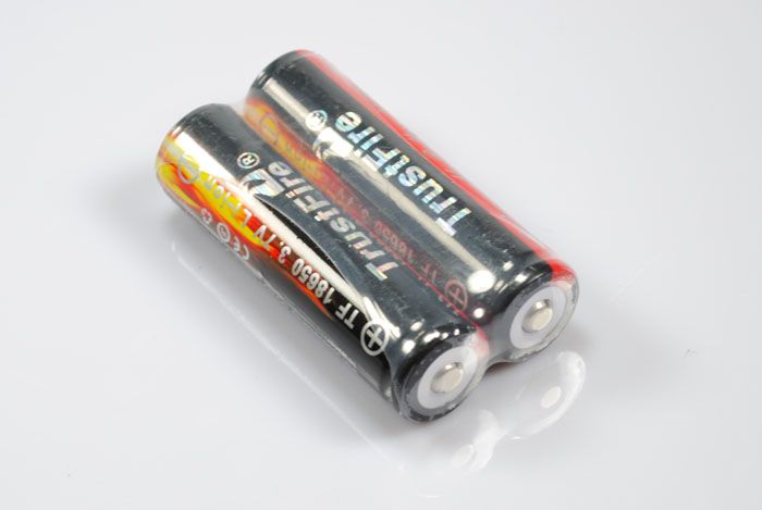 Batteries rechargeables Trustfire 18650 Li-ion haute capacité 2400mAh avec carte de protection PCB sans effet mémoire