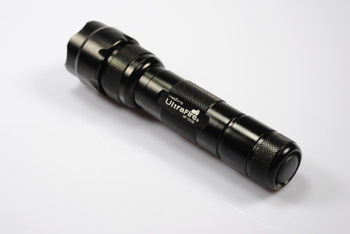 UltraFire WF-502B U2 Lampe torche LED 1300 Lumens Compacte et Durable Lampe d'urgence extérieure pour les aventures