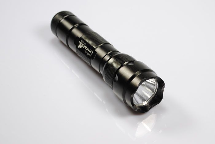 UltraFire WF-502B U2 Lampe torche LED 1300 Lumens Compacte et Durable Lampe d'urgence extérieure pour les aventures
