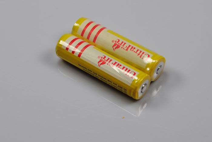 Batterie rechargeable Li-ion UltraFire BRC 18650 3600mAh grande capacité durable prix abordable neuf retour possible