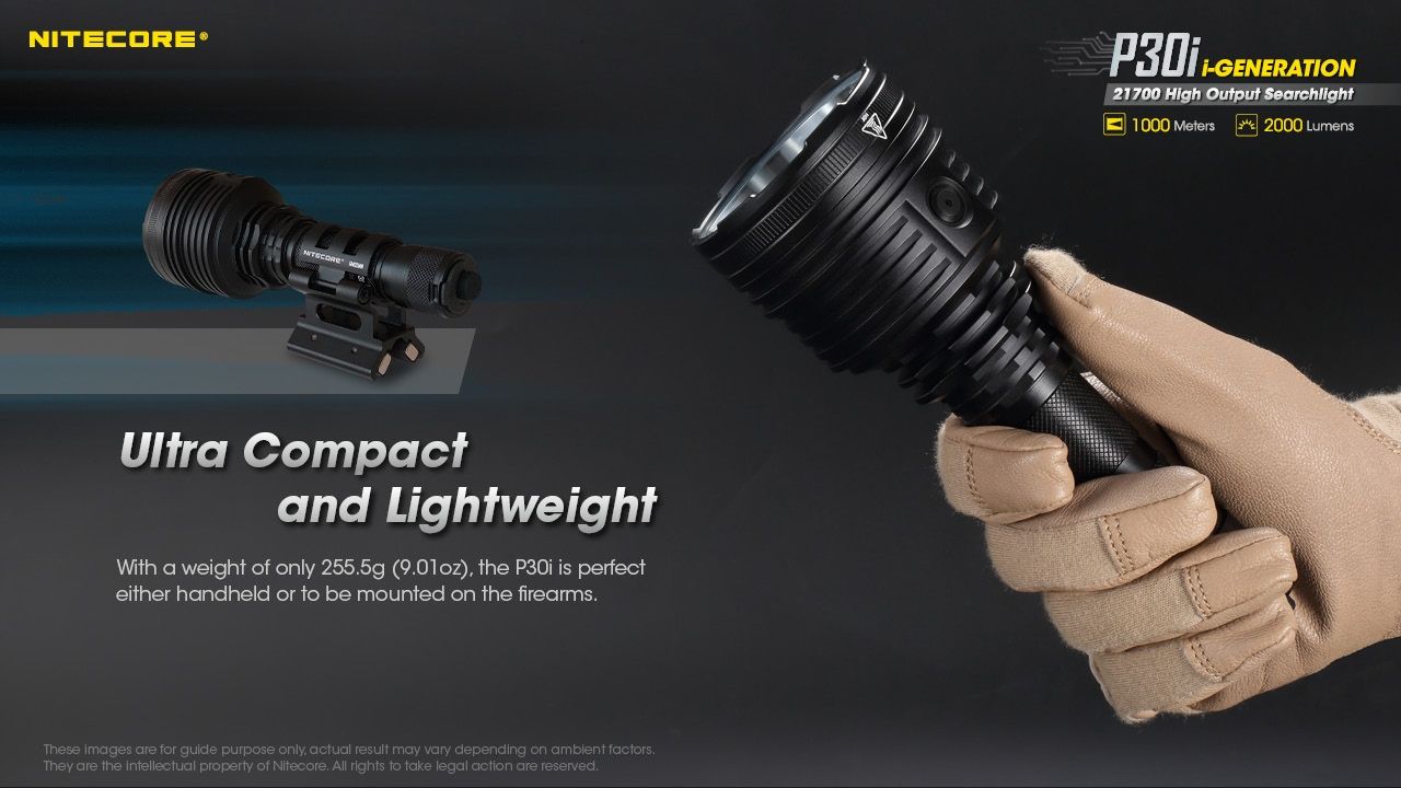 Découvrez la lampe torche tactique Nitecore P30i à LED XHP35 HI de 2000 lumens avec une portée de 1000 mètres, un éclairage extérieur robuste.