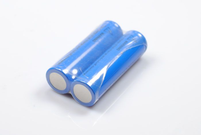 Batteries Li-ion UltraFire LC 3000mAh 3.7V Rechargeables 18650 Paire Haute Capacité Compactes pour Électronique