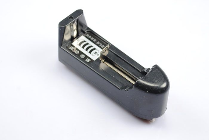 Chargeur universel pour cellule unique, solution de charge rapide pour piles rechargeables 18650, 16340, AA, AAA, CR123A