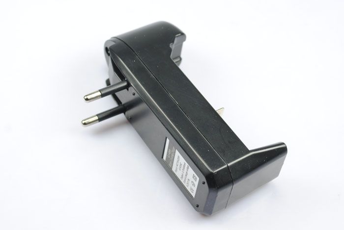 Chargeur universel pour cellule unique, solution de charge rapide pour piles rechargeables 18650, 16340, AA, AAA, CR123A