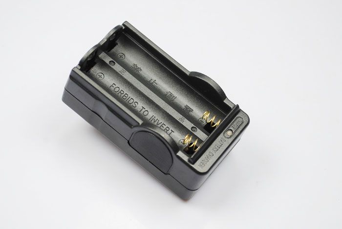 Chargeur de batterie numérique OEM 2x18650 piles rechargeables charge intelligente adapté aux voyages compatibilité mondiale