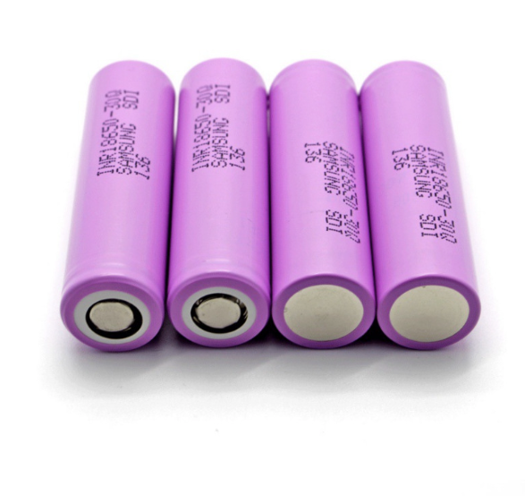 Pack de 4 Batteries 18650 30Q 3.7V 3000mAh Rechargeables | Haute Performance pour Vapoteuse, Lampe de Poche