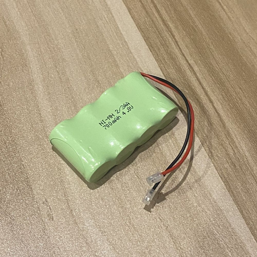 Découvrez les piles rechargeables Ni-MH 4,8V 2/3 AA 700mAh, une énergie écologique pour jouets et appareils photo.