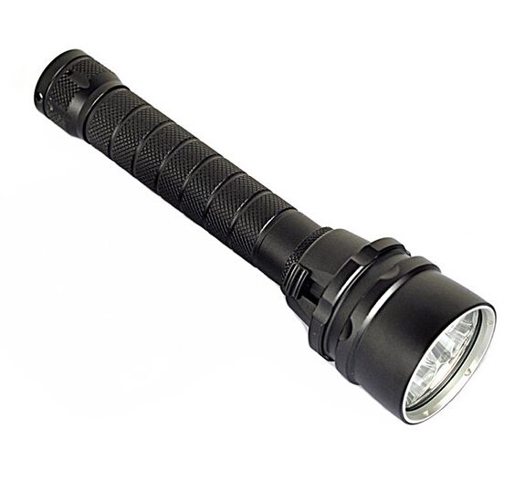 Illuminate Adventures SK68 Q5 LED Lampe torche portable mini ZOOM 6000 lumens, durable et étanche pour le camping