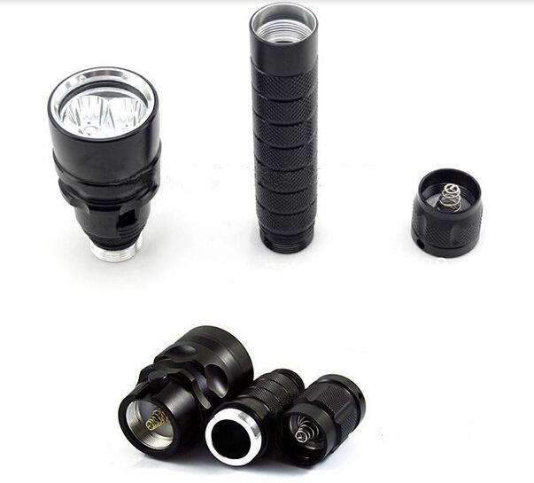 Illuminate Adventures SK68 Q5 LED Lampe torche portable mini ZOOM 6000 lumens, durable et étanche pour le camping