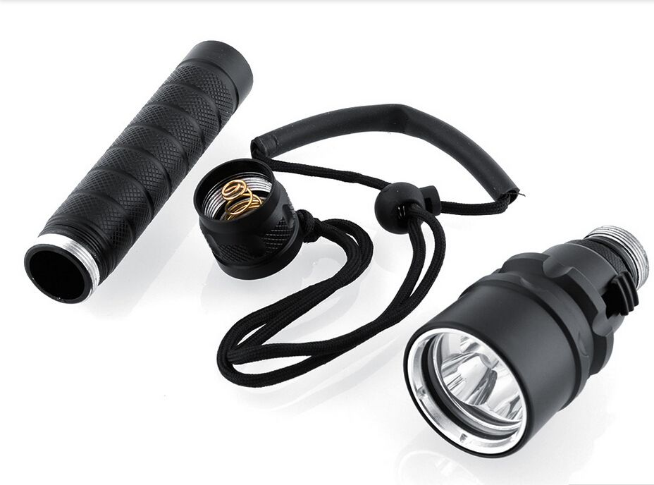 Illuminate Adventures SK68 Q5 LED Lampe torche portable mini ZOOM 6000 lumens, durable et étanche pour le camping