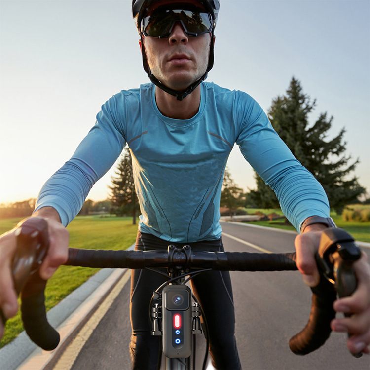 Enregistreur Vélo 1080P avec Caméra Vlog Portable et Feu Arrière Haute Visibilité pour Cyclisme Urbain