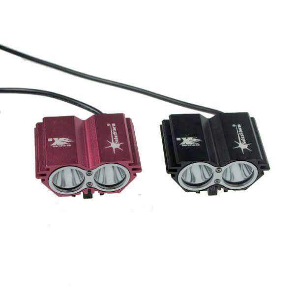 Feu avant de vélo LED SolarStorm X2, 2000 lumens, modes réglables, étanche, pour le trail et les déplacements quotidiens.