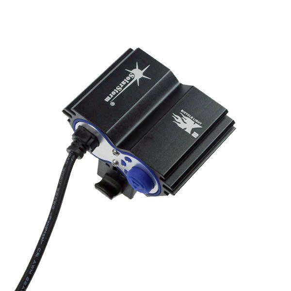 Feu avant de vélo LED SolarStorm X2, 2000 lumens, modes réglables, étanche, pour le trail et les déplacements quotidiens.