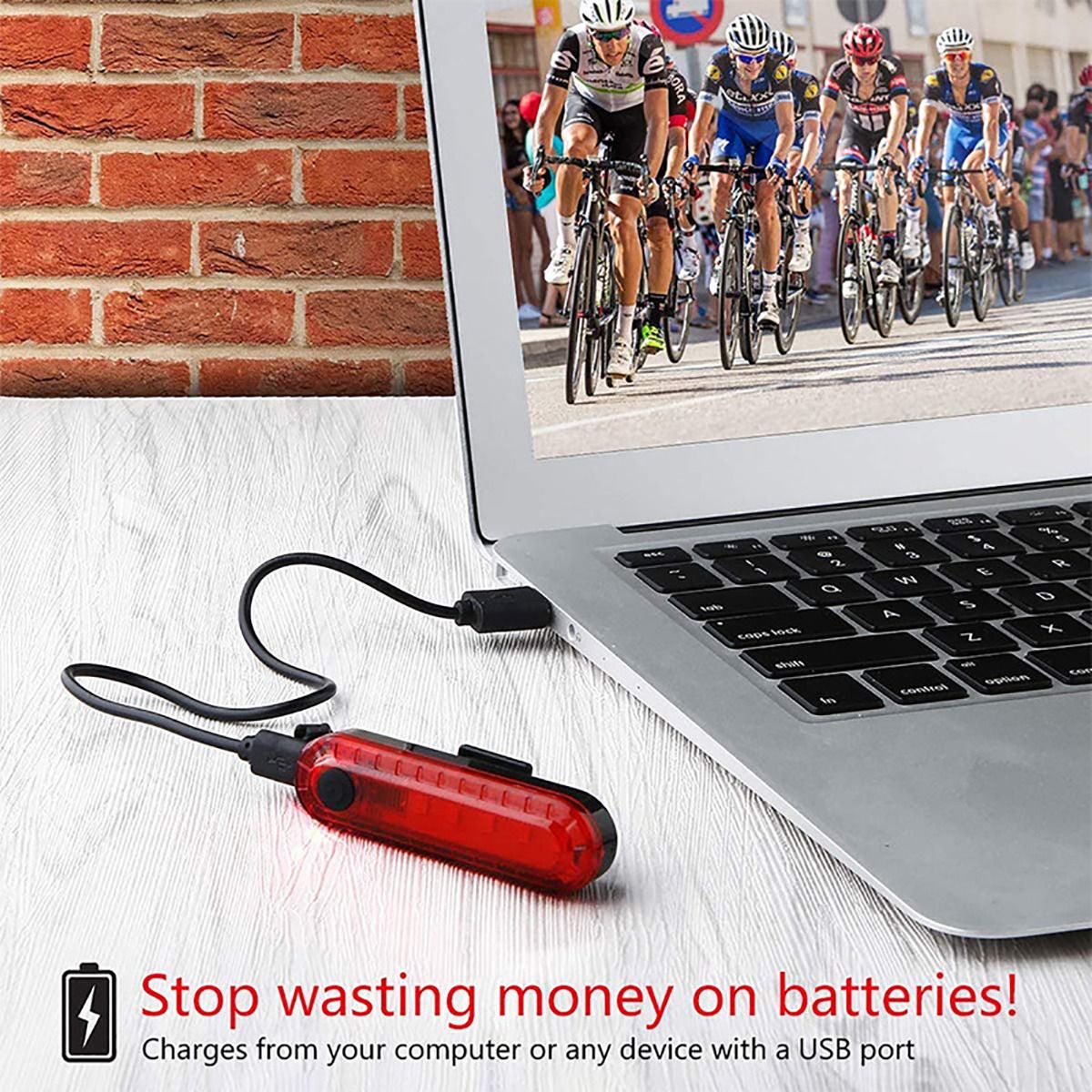 Feu arrière de vélo rechargeable par USB, ultra lumineux, avec technologie LED, design compact pour la sécurité à vélo.
