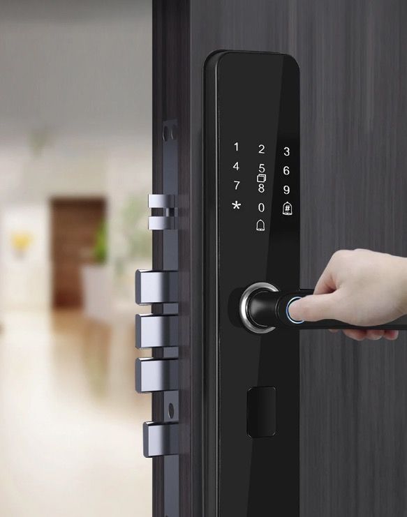 Serrure électronique intelligente à empreinte digitale, entrée sans clé, design élégant, sécurité domestique adaptée aux familles.