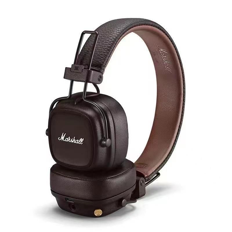 Casque Bluetooth Marshall Major IV : esthétique classique, son signature, basses profondes, charge sans fil.