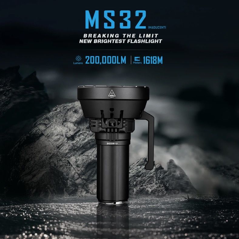 IMALENT MS32 Lampe torche LED haute puissance de 200 000 lumens avec multiples modes d'éclairage pour aventures en plein air
