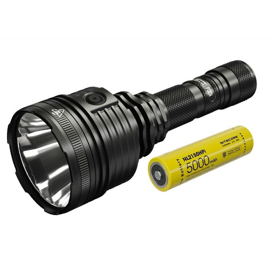 Découvrez la lampe torche tactique Nitecore P30i à LED XHP35 HI de 2000 lumens avec une portée de 1000 mètres, un éclairage extérieur robuste.