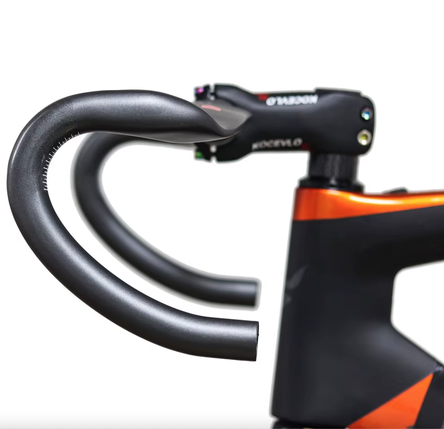 Vélo de route de course tout en fibre de carbone, câbles entièrement internes, guidon drop à angle extérieur de 31,8 mm pour vélo gravel