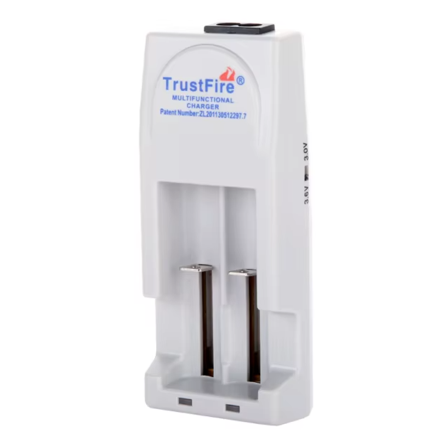 Chargeur de batterie Li-ion TrustFire TR-001 pour 18650 14500 16340 avec chargement simultané et fonctionnalités de sécurité