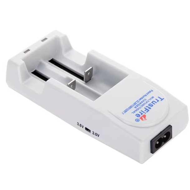 Chargeur de batterie Li-ion TrustFire TR-001 pour 18650 14500 16340 avec chargement simultané et fonctionnalités de sécurité
