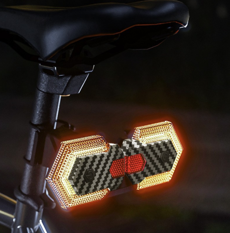 CarryBright Feu arrière de vélo en fibre de carbone (lot de 4) avec clignotants, clignotants avant et arrière rechargeables par USB, avertissement de sécurité à LED lumineuse, télécommande sans fil, feu clignotant étanche pour vélo électrique